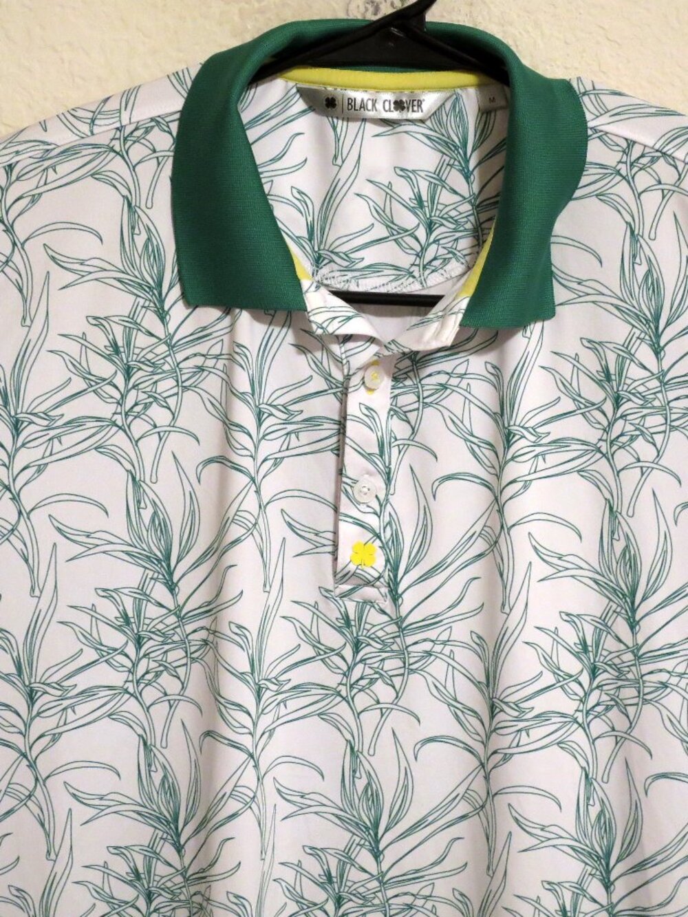 Black Clover Shirt Mens Medium Short Sleeve Golf Performance Polo White Green